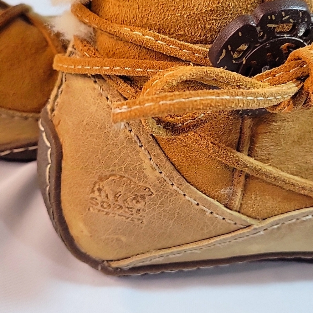 Sorel Tan Winter Boots with Cream Fur - Picture 2 of 12